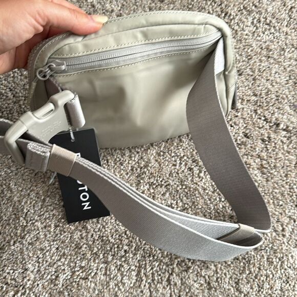 NWT LULULEMON WEAR EVERYWHERE BELT BAG STONE GREY - Picture 3 of 3